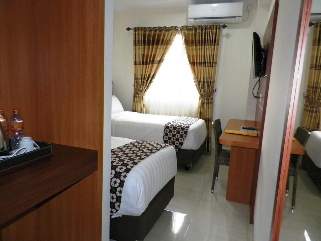 Maranatha Grand Hotel Yogyakarta Szoba fotó